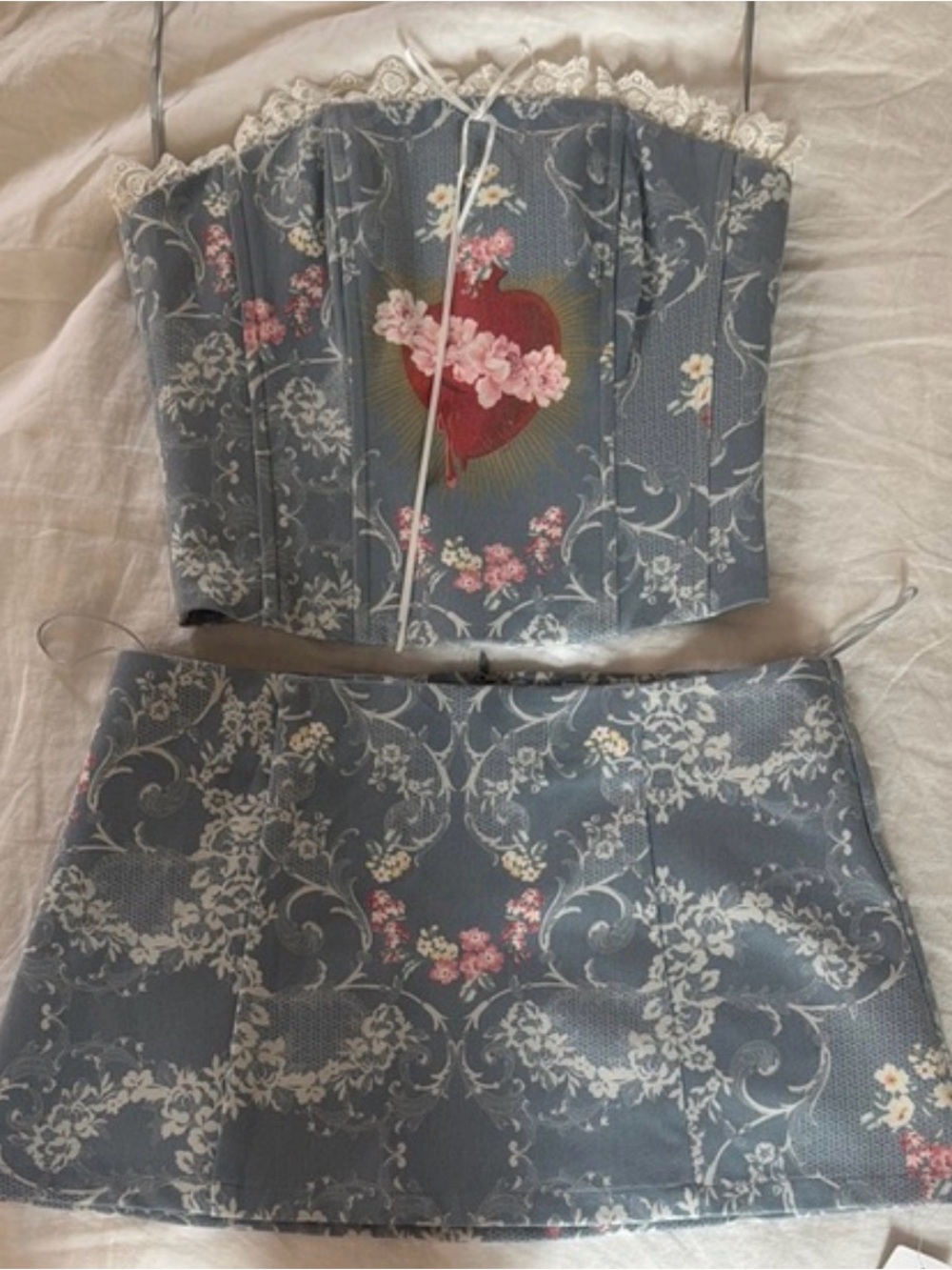 With Jean Agnes corset and skirt (whole set) - Picture 2 of 3